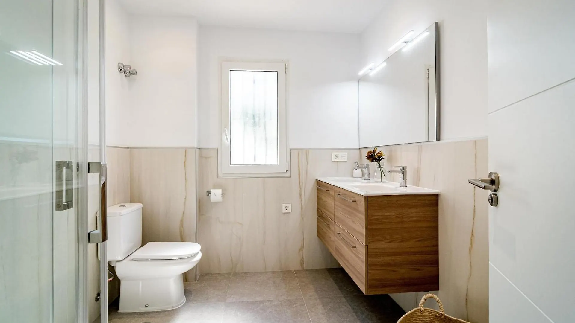 Ab3 - Spacious Holiday Home, Puerto Banus Marbella