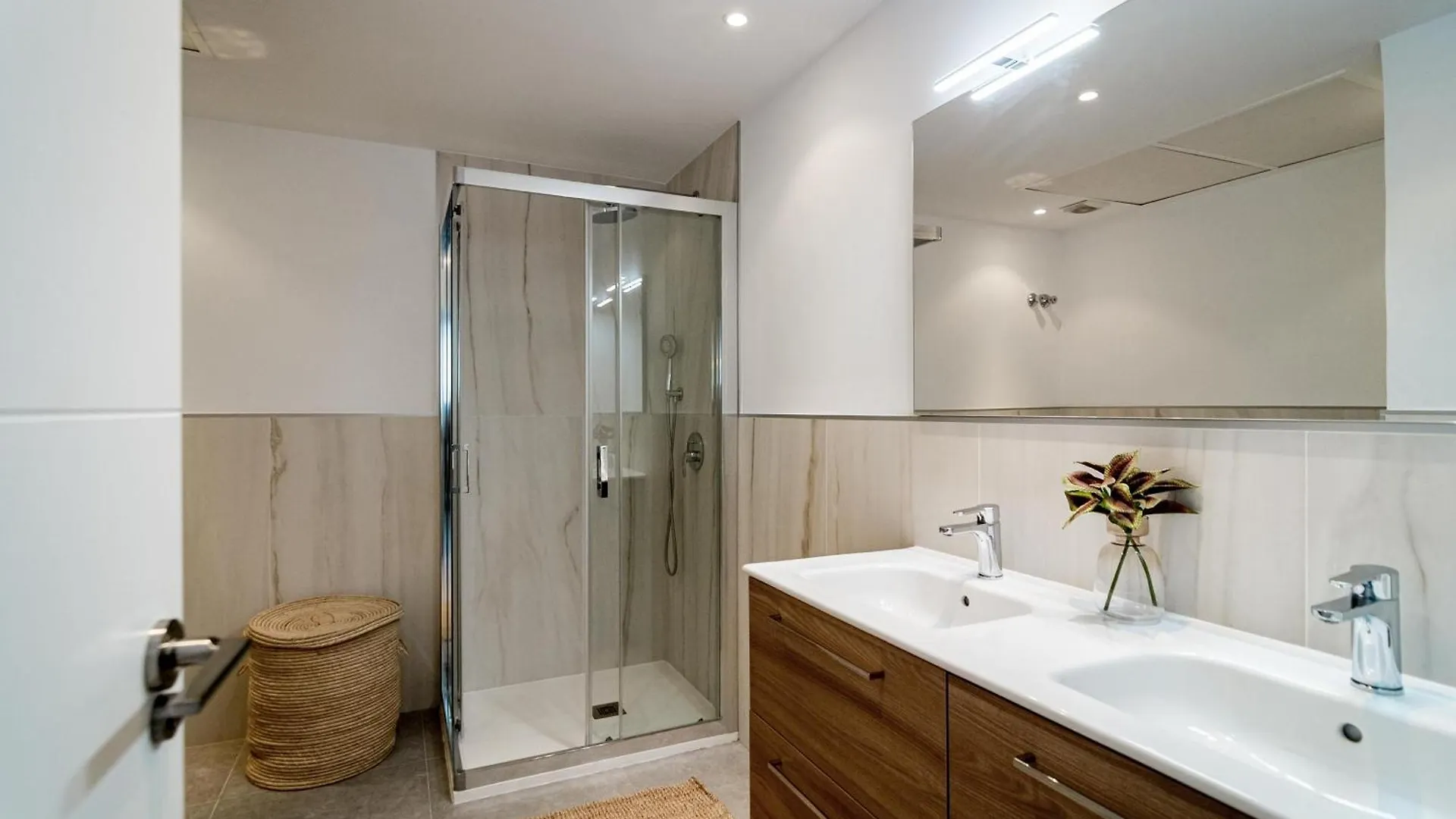 Apartment Ab3 - Spacious Holiday Home, Puerto Banus Marbella Spain