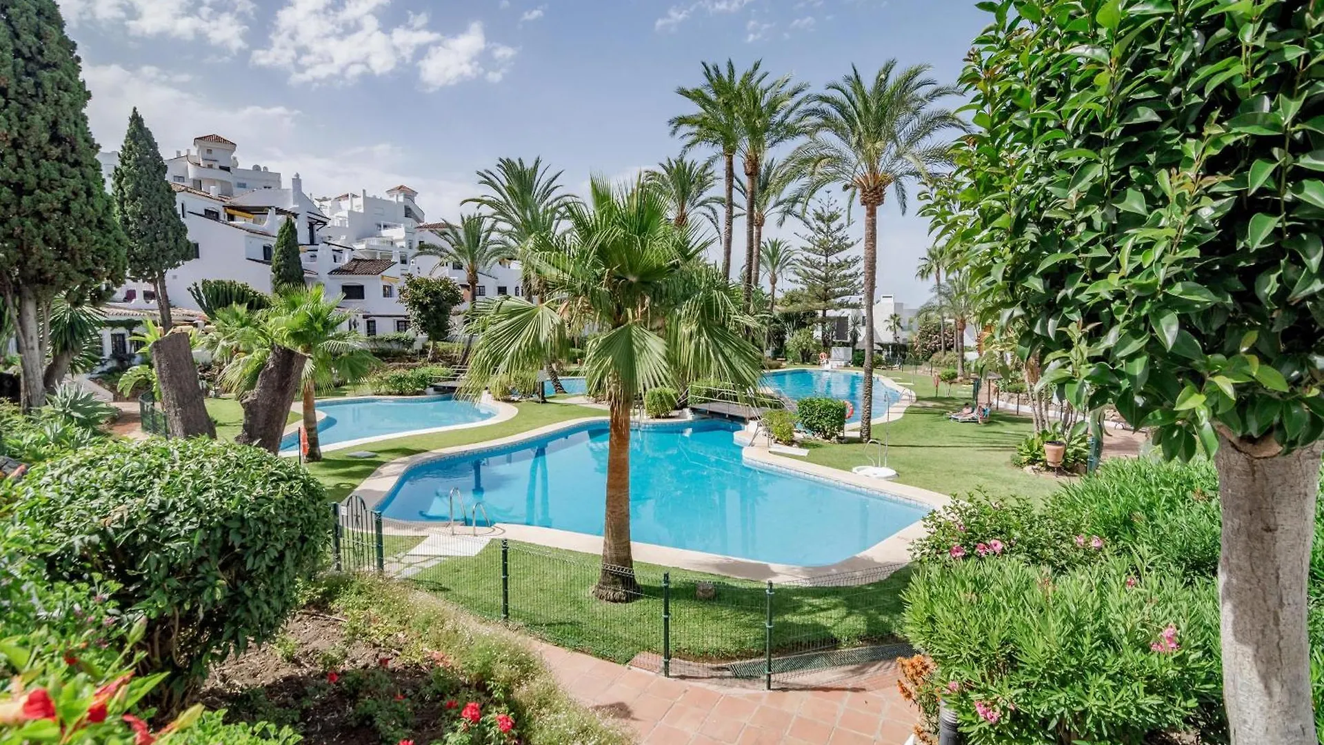 Ab3 - Spacious Holiday Home, Puerto Banus Marbella Apartment