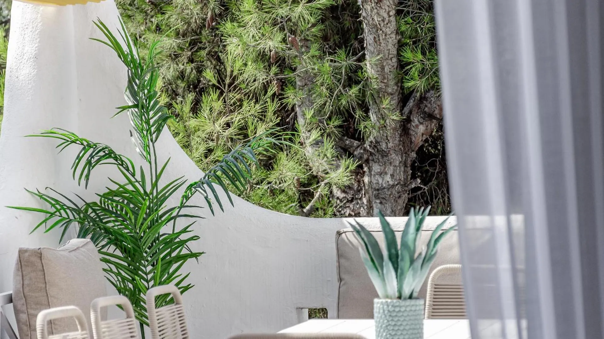 Ab3 - Spacious Holiday Home, Puerto Banus Marbella